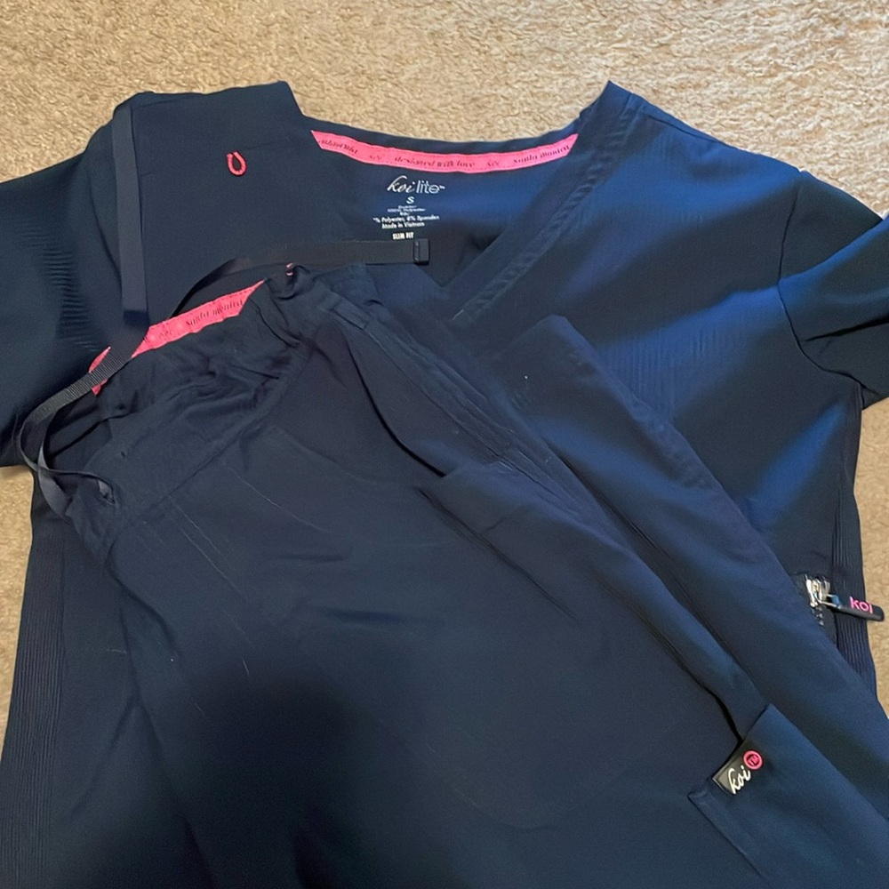 Koi scrubs